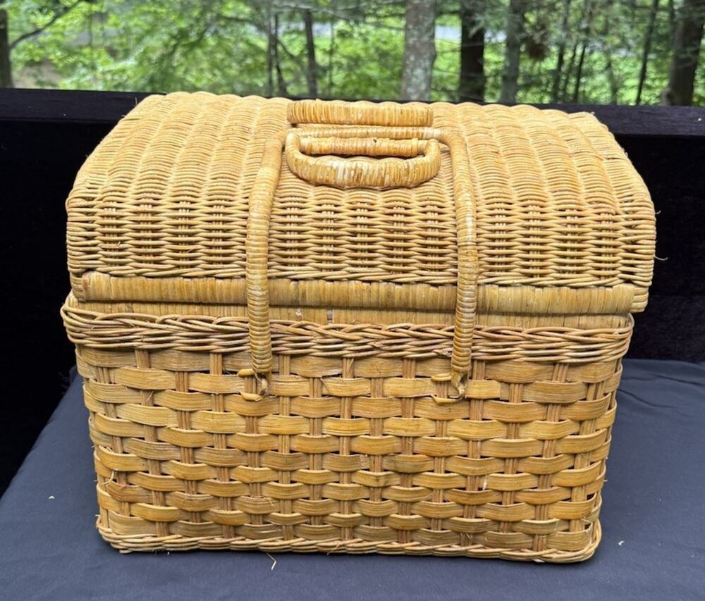 Vintage Locking Handles 100% Wicker Picnic Basket Dome Lid Used